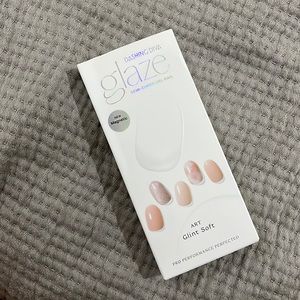 Dashing Diva Glaze Semi-Cured Gel Nail - Art: Glint Soft